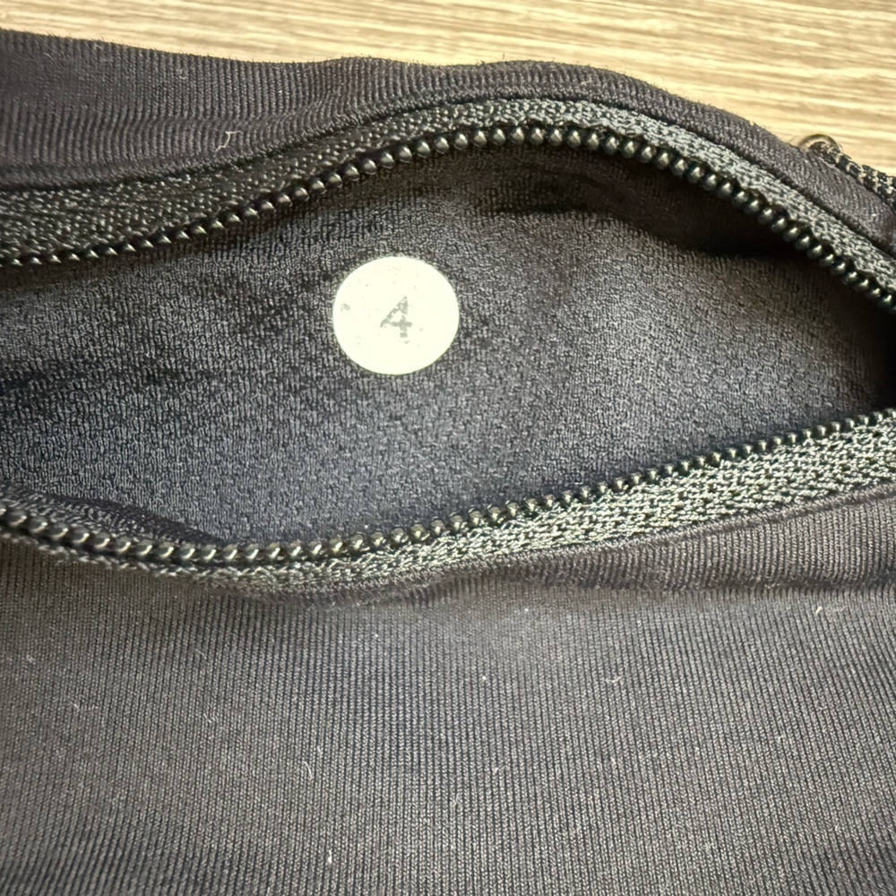Lululemon Speed Short
Mini Splatter White Black / Black Size 4 - Picture 12 of 13